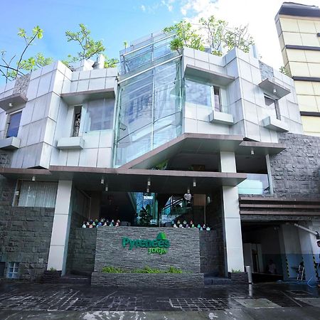 Pyrenees Malioboro Hotel Yogyakarta Exteriör bild