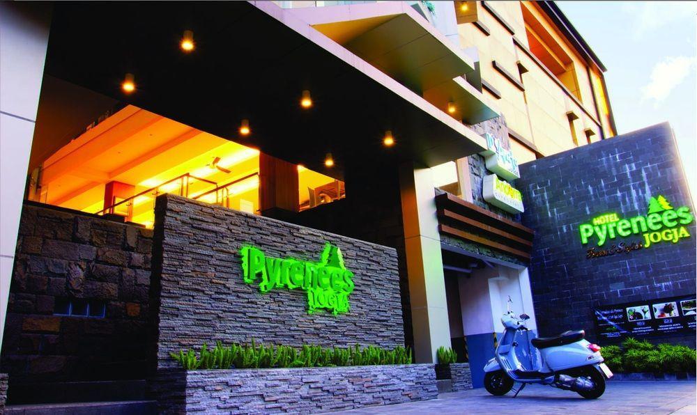 Pyrenees Malioboro Hotel Yogyakarta Exteriör bild